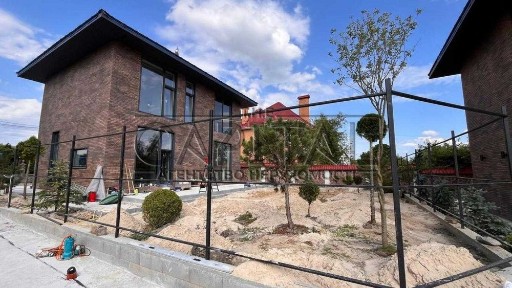Продаж нового 2-поверхового будинку 157м2 без ремонту з ділянкою 5 соток вул. Квіткова, Крюківщина