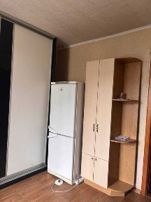 Продам 1 гостинку у метро.