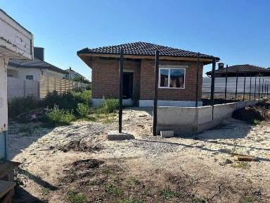 Новий сучасний будинок у районі Луначарський