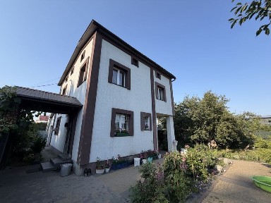 Прожаж компактного будинку у с. Бартатів