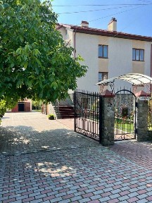 Продаж будинку з ремонтом біля Львова у с. Малечковичі