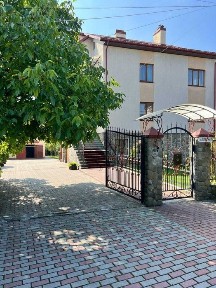 Продаж будинку з ремонтом біля Львова у с. Малечковичі