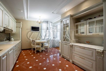 Продаж 3 кімнатної квартири з класичним ремонтом Печерськ
