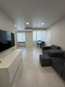 Продам 3-кімнатну квартиру вул. Янгеля, 8