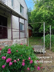 Продам 1/2 частину двоповерхового цегляного будинку.