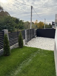 Новий будинок біля лісу