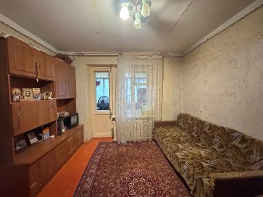 Продам квартиру ( гостинка) центр