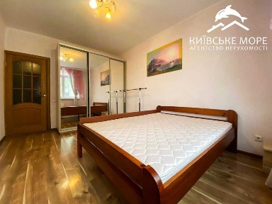 Київ, Воскресенська вул., 12Б