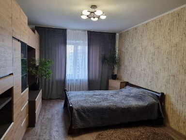 Продам гарну 1-у квартиру Драгоманова 1г
