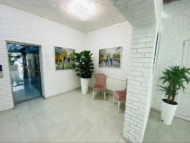 Офіс площею 17 кв. м на 1-му поверсі з парковкою, метро «Сирець» та «Берестейська».