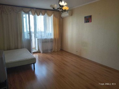 Київ, Бориспільська вул., 6