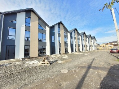 Продаж 3 поверхового таунхауса з ділянкою на 2 сотки, 138 кв. м, 4 кімнати, на просп. Відродження • ID 33672317