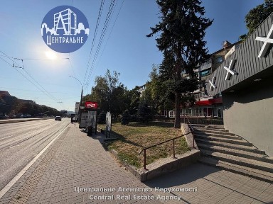 1-кімн. квартира на проспекті Незалежності. 4 поверх, крута локація, замінені всі вікна і двері, повний демонтаж та ін.