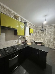 Продаю большую 3х ком кв на втором этаже с газовым котлом