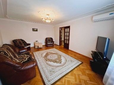 Оренда 5 кімнатної квартири, вул. Щурата 18. Автономне опалення: двохф