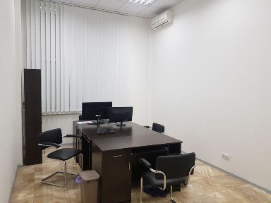 Київ, Печерський, вулиця Саперно-Слобідська 8