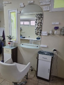 Здається в оренду місце-крісло в перукарні для майстра перукаря, барбера