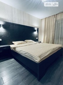 Здам подобово 4к квартиру на вул. Тополева 4-8 • ID 32262730