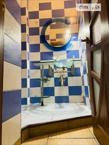 Здам подобово 3к квартиру на вул. Катерининська 19 • ID 32117647