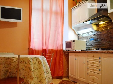 Малопідвальна вулиця, Київ, метро Золоті ворота, вул. Малопідвальна 21/8 • ID 31406889