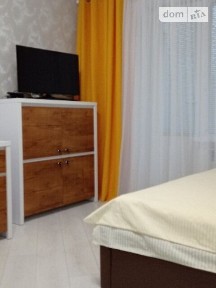 Здам подобово 1к квартиру на вул. Кравчука 10 • ID 22381626