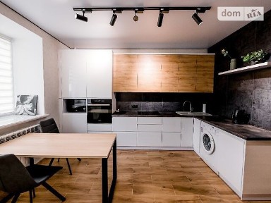 Залізнична вулиця, район Центр, Чортків, вул. Залізнична 35 • ID 16680995