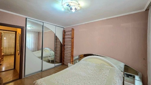 Продаж 3-кімнатної квартири 66 м², Велика Кільцева вул.
