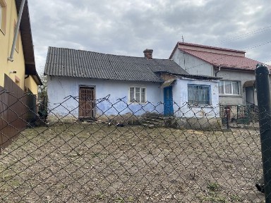 Продам ділянку з будинком в селі керниця.
