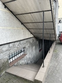 Приміщення по вул. Варшавська (бічна)
