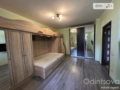 Саперно-Слобідська вулиця, мікрорайон Саперна Слобідка, район Голосіївський, Київ, метро Деміївська, вул. Саперно-Слобідська 10 • ID 34634263