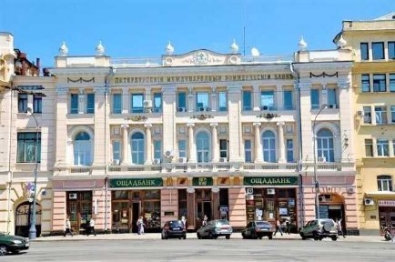 Оренда - Офіс м. Майдан Конституції. Вхід з Майдану Конституції.