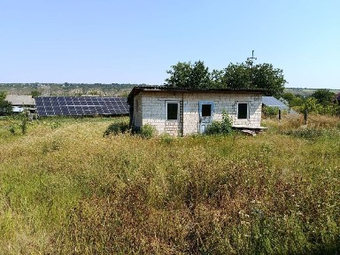 Продаж господарства з ремонтом і зручностями біля Дністра