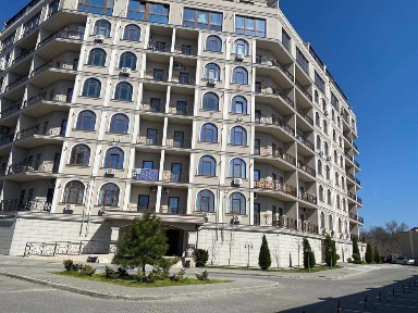 Квартира-студия в новом доме у моря.