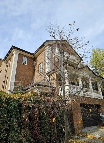 Будинок в англійському стилі по вул. Звіринецька