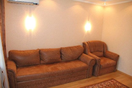 Продаж 2-к квартири 53.4 м² у цегляному будинку (3 поверх, меблі + техніка)