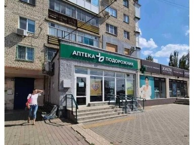 Продаж фасадного приміщення 195 м² з вітринами, вул. Будівельників, 10/2