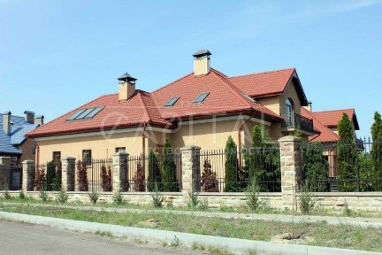 Продаж будинку Вишеньки