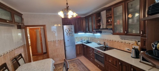 Продається 3 кімнатна квартира.