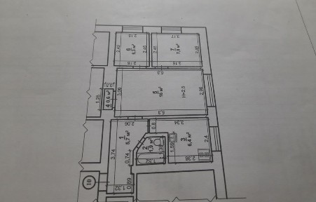 Продаж 3 кімнатної квартири в центрі міста.
