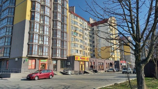 Фасадне приміщення з ремонтом в центрі міста Калуш, 65,3м2