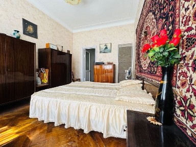 Продаж 3 кімнатної квартири на Ш. Руставелі 20, ТЦ Гулівер, 108 кв. м, ліфт ж\б центр Хрещатик Площа Українських Героїв