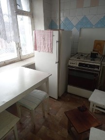 Двукімнатна у центрі район площі свобода