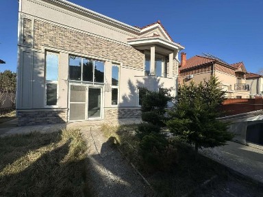 Продажа дома с красного кирпича в Совиньоне, готовность 85 %