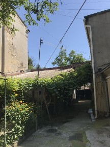 Продам квартиру з підвало в одноповерховому будинку, з фсадом.