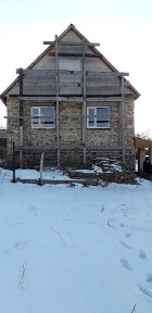 Недобудований добротний будинок.