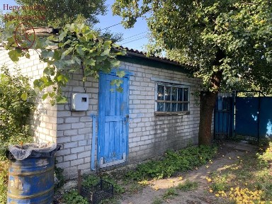 Продаж будинку на першій лінії біля річки