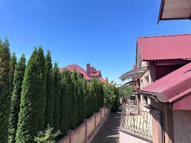 Продаж 2 поверхового таунхауса з ділянкою на 3 сотки, 307.7 кв. м, 5 кімнат, на вул. Незалежності • ID 34637488