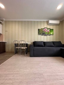 Оренда смарт квартири. До метро Лісова 12 хвилин пішки, вулиця Вінстона Черчилля 93