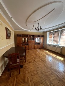 Здається будинок с. Великі Лучки