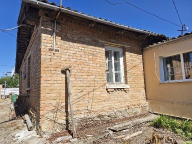 Продаж будинку в хорошому місці розташування